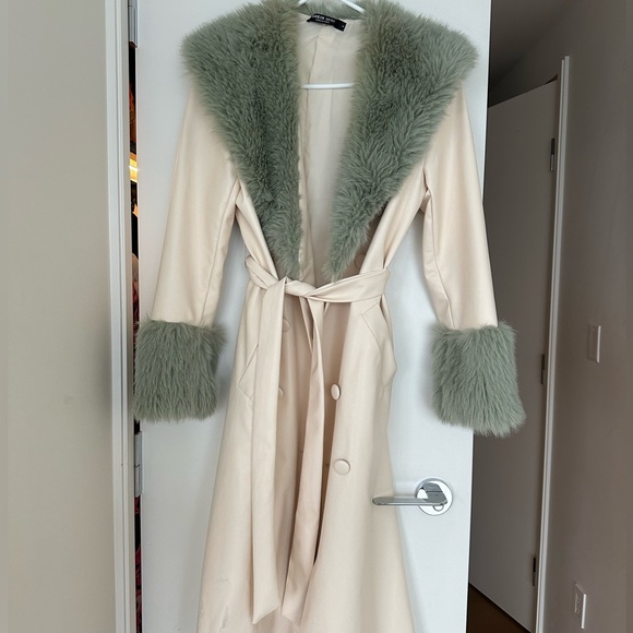 Cream Jacket with green fur detailing - Picture 1 of 1